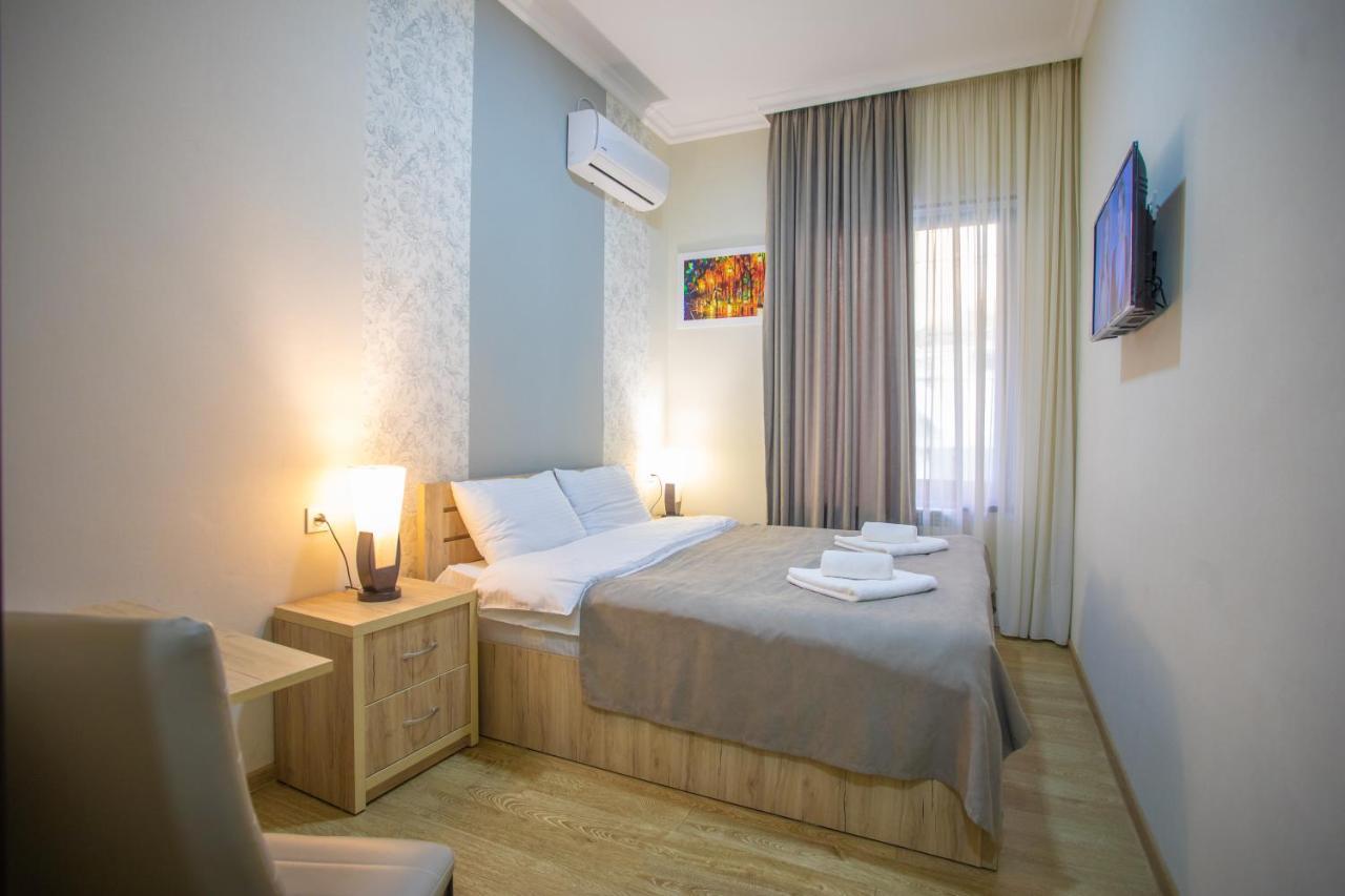 Peradia Hotel Kutaisi Bagian luar foto