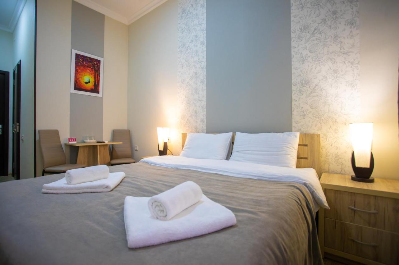 Peradia Hotel Kutaisi Bagian luar foto