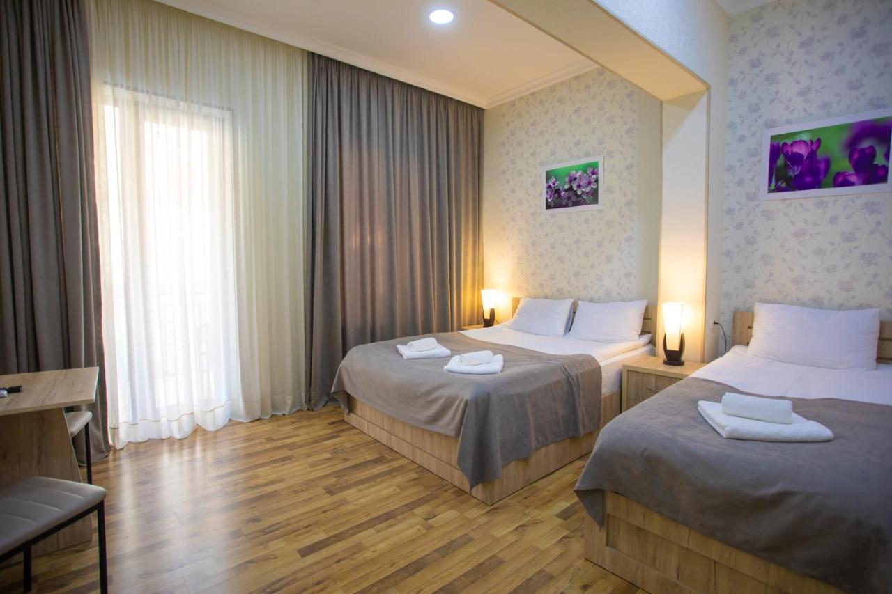 Peradia Hotel Kutaisi Bagian luar foto