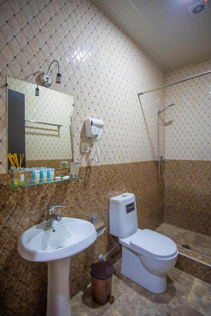 Peradia Hotel Kutaisi Bagian luar foto