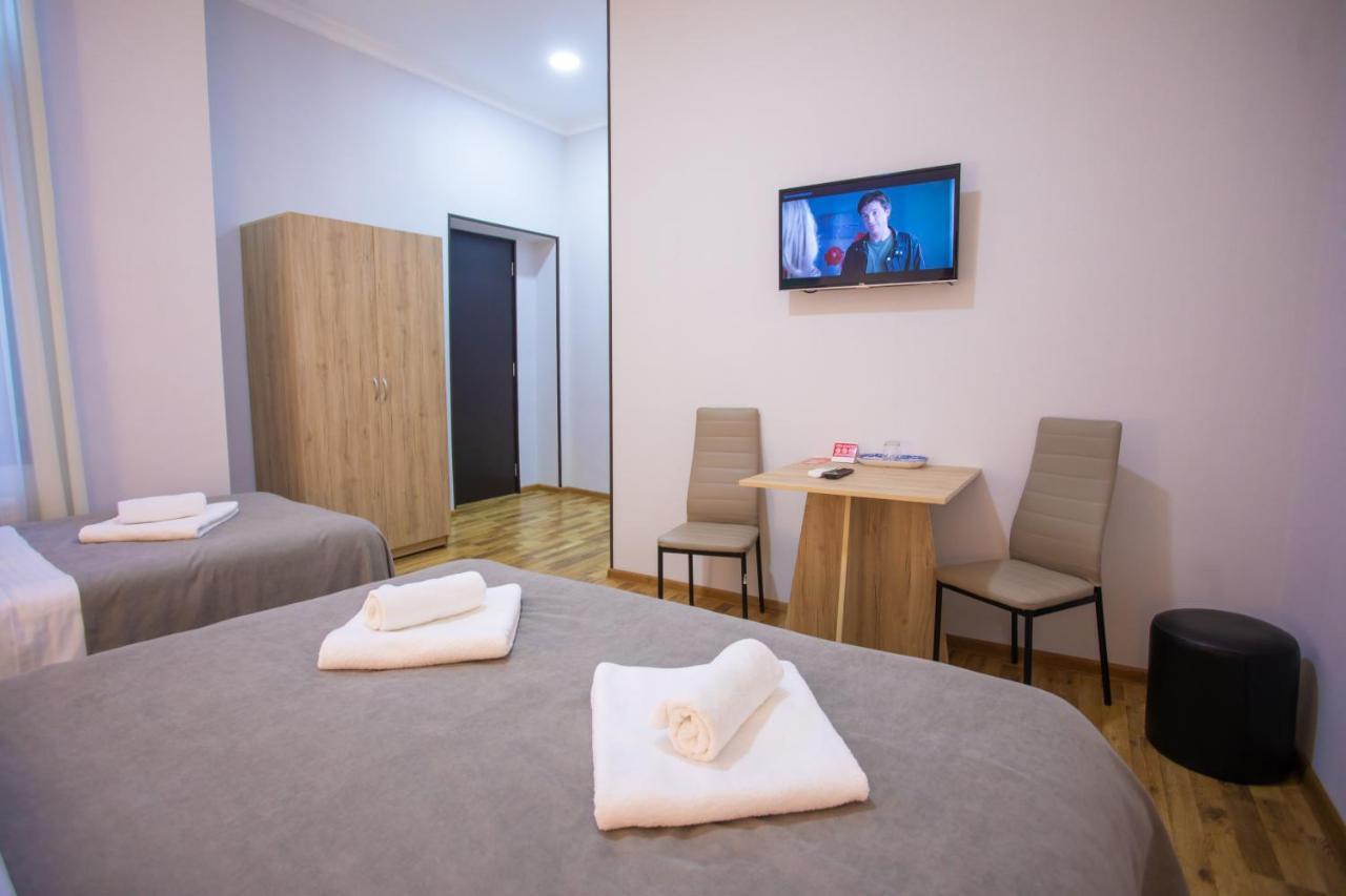 Peradia Hotel Kutaisi Bagian luar foto
